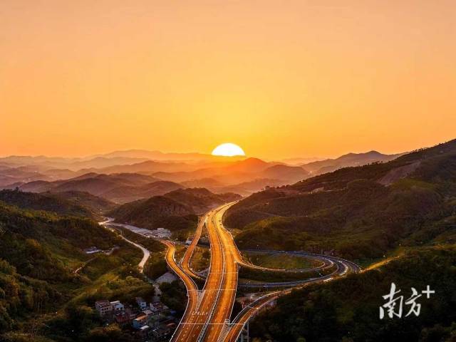 阳春至信宜（粤桂界）高速公路